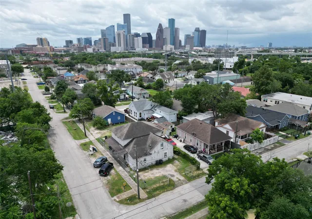 32nd image of 418 Bishop St, Houston, TX 77009 | MLS# 16032979