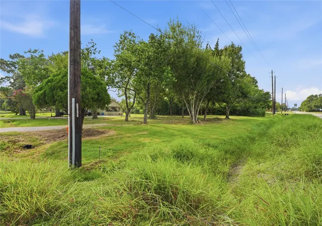10th image of 6102 Silver Dr, Pearland, TX 77581 | MLS# 13741321