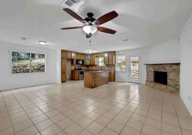 5th image of 113 Hillendale Dr, Livingston, TX 77351 | MLS# 47514522