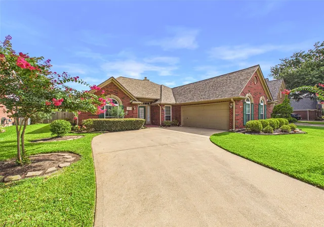 Photo 2 of Sale Pending at 1906 Wynforest Dr, Deer Park, TX 77536 | MLS# 68126350 | Listing updated on 2026-10-06