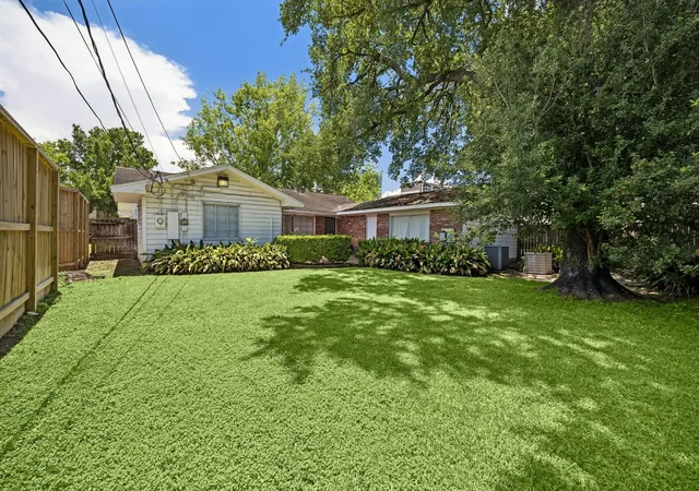 Photo 12 of Sale Pending at 4742 W Alabama St #1, Houston, TX 77027 | MLS# 48107364 | Listing updated on 2026-10-10