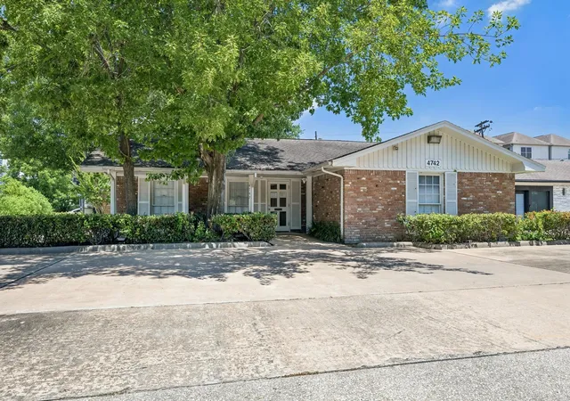 Photo 1 of Sale Pending at 4742 W Alabama St #1, Houston, TX 77027 | MLS# 48107364 | Listing updated on 2026-09-09