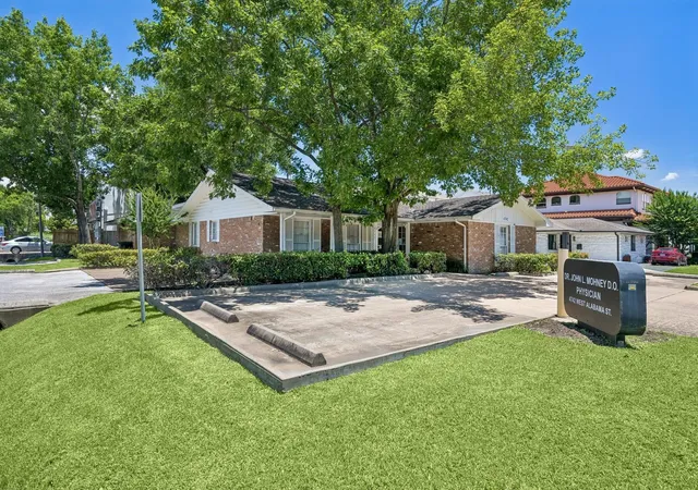 Photo 3 of Sale Pending at 4742 W Alabama St #1, Houston, TX 77027 | MLS# 48107364 | Listing updated on 2026-09-09