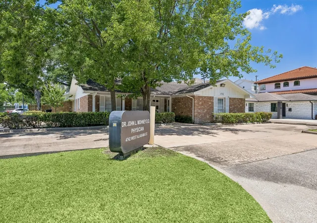 Photo 3 of Sale Pending at 4742 W Alabama St #1, Houston, TX 77027 | MLS# 48107364 | Listing updated on 2026-09-09