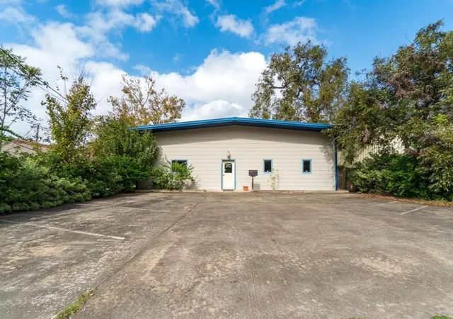 1st image of 224 E Main Street, Clute, TX 77531 | MLS# 9859177