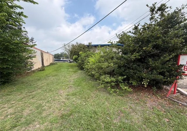 4th image of 224 E Main Street, Clute, TX 77531 | MLS# 9859177