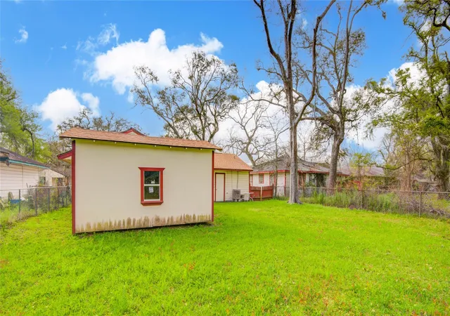 27th image of 215 Cypress St, Lake Jackson, TX 77566 | MLS# 79431832