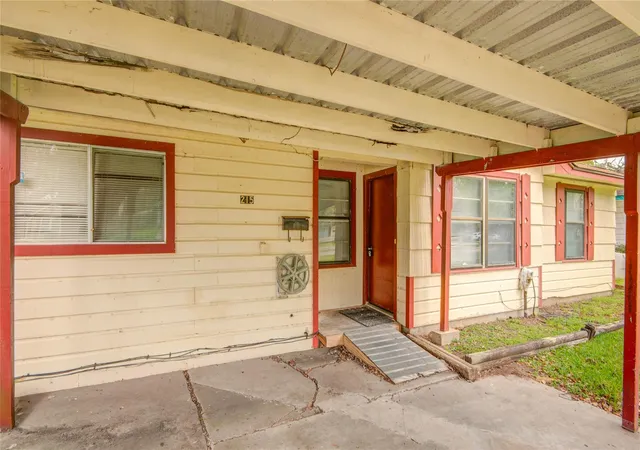 5th image of 215 Cypress St, Lake Jackson, TX 77566 | MLS# 79431832