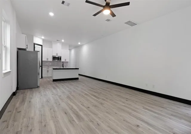 Listing Photo 5 - Condo for sale in building located at 7950 Henson St, Houston, TX 77028 - Unit #A-B