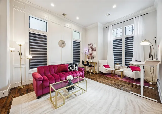 Photo 3 of Single family home for sale at 5820 Darling St, Houston, TX 77007 | MLS# 15477816 | Listing updated on 2026-04-29