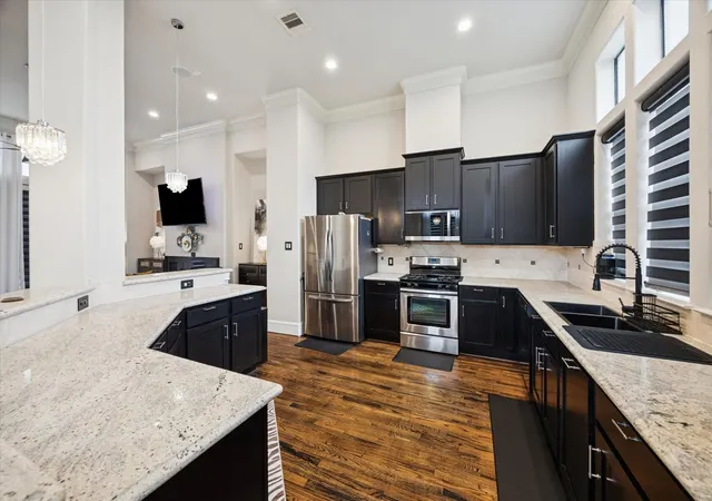 Photo 3 of Single family home for sale at 5820 Darling St, Houston, TX 77007 | MLS# 15477816 | Listing updated on 2026-04-29