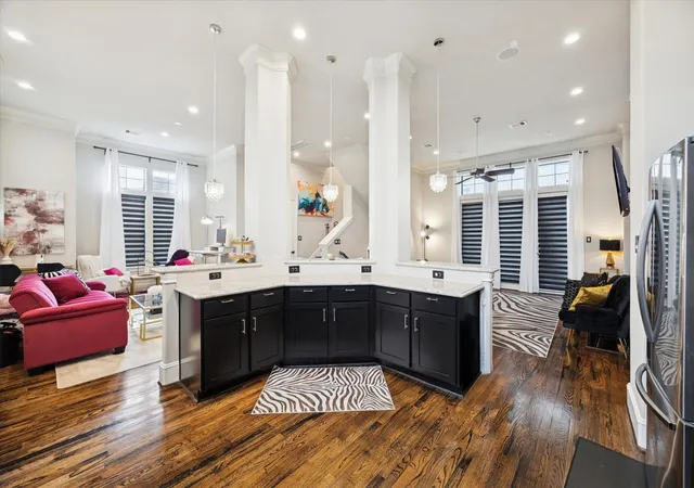 Photo 4 of Single family home for sale at 5820 Darling St, Houston, TX 77007 | MLS# 15477816 | Listing updated on 2026-04-29