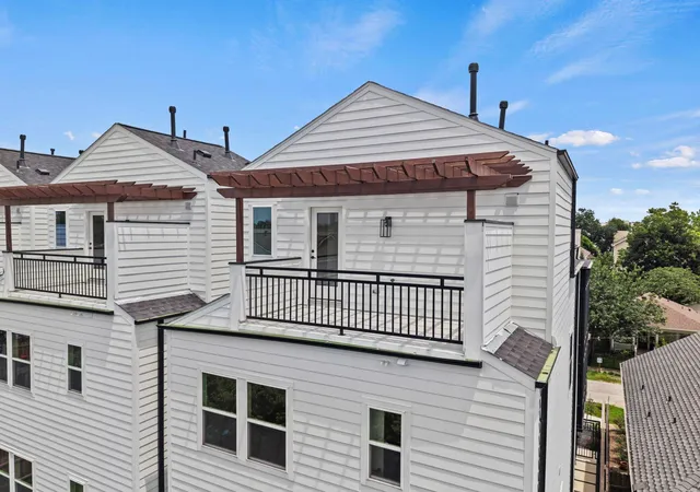 Photo 2 of Single family home for sale at 4305 Floyd St #A, Houston, TX 77007 | MLS# 53741450 | Listing updated on 2026-09-15