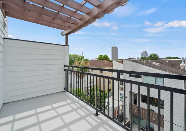 Photo 3 of Single family home for sale at 4305 Floyd St #A, Houston, TX 77007 | MLS# 53741450 | Listing updated on 2026-09-15