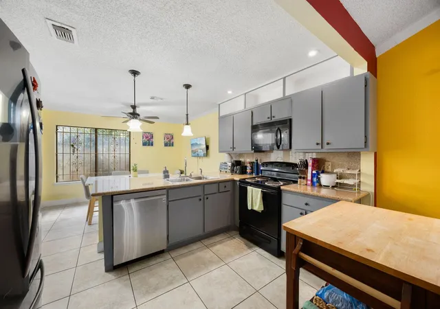 4th image of 12021 Bob White Dr, Houston, TX 77035 | MLS# 79173755