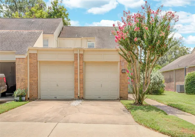 Photo 3 of Single family home for sale at 1826 Veranda Dr, West Columbia, TX 77486 | MLS# 10553622 | Listing updated on 2026-08-28