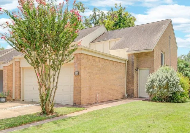 Photo 4 of Single family home for sale at 1826 Veranda Dr, West Columbia, TX 77486 | MLS# 10553622 | Listing updated on 2026-08-28
