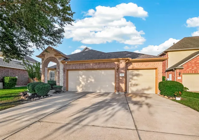 Homes for sale in League City, TX | 946 Maresca Ln, League City, TX 77573 | MLS# 36747632