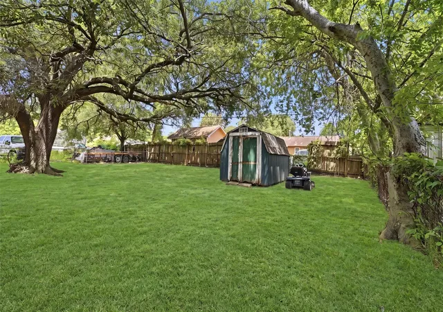 16th image of 717 Bolling Ln, Houston, TX 77076 | MLS# 24585782