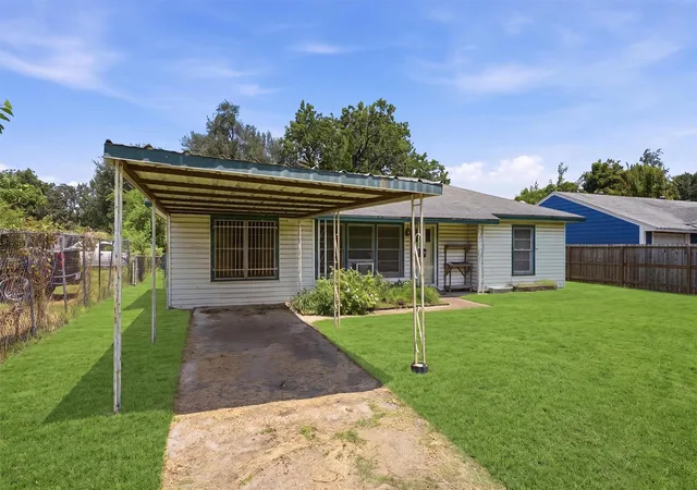 2nd image of 717 Bolling Ln, Houston, TX 77076 | MLS# 24585782