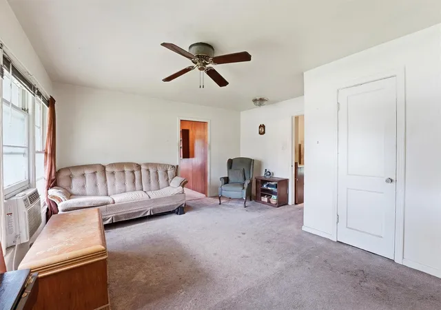4th image of 717 Bolling Ln, Houston, TX 77076 | MLS# 24585782
