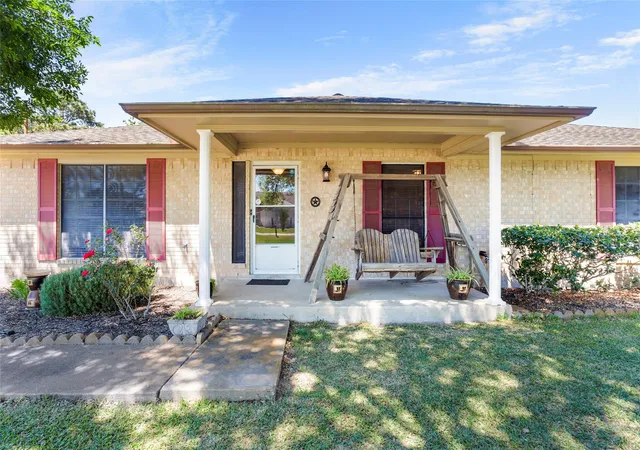 1st image of 5521 Lanis St, Dickinson, TX 77539 | MLS# 86545448