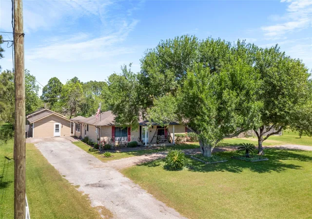 2nd image of 5521 Lanis St, Dickinson, TX 77539 | MLS# 86545448