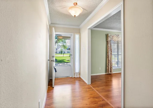 4th image of 5521 Lanis St, Dickinson, TX 77539 | MLS# 86545448