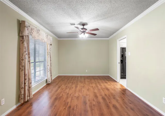 5th image of 5521 Lanis St, Dickinson, TX 77539 | MLS# 86545448