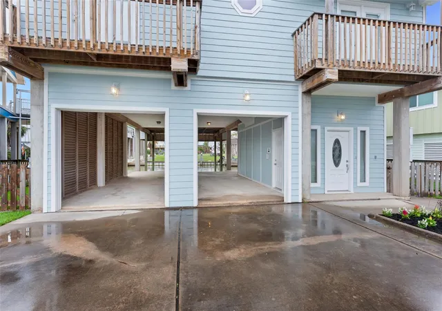 Photo 4 of Single family home for sale at 1110 Papeete St, Galveston, TX 77554 | MLS# 82518881 | Listing updated on 2026-08-29