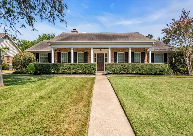 Photo 2 of Single family home for sale at 2526 Teague Rd, Houston, TX 77080 | MLS# 43721899 | Listing updated on 2026-09-10