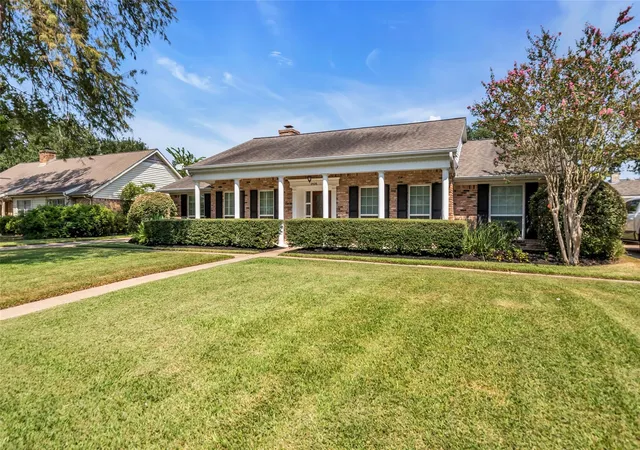 Photo 3 of Single family home for sale at 2526 Teague Rd, Houston, TX 77080 | MLS# 43721899 | Listing updated on 2026-09-10