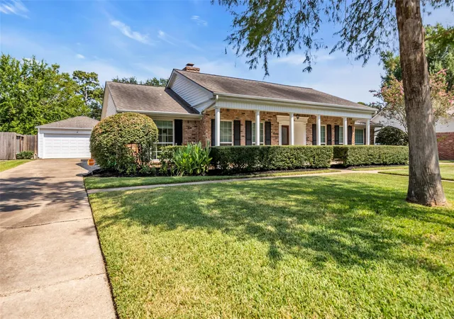 Photo 3 of Single family home for sale at 2526 Teague Rd, Houston, TX 77080 | MLS# 43721899 | Listing updated on 2026-09-10