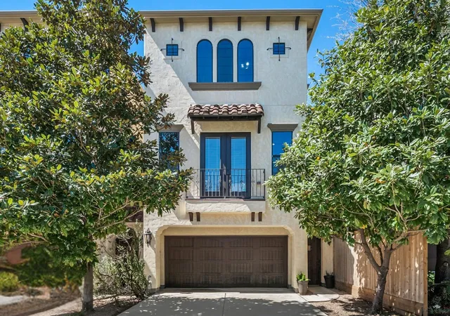 2nd image of 2601 Bevis St #E, Houston, TX 77008 | MLS# 78613495