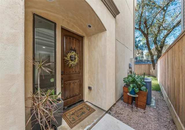 3rd image of 2601 Bevis St #E, Houston, TX 77008 | MLS# 78613495