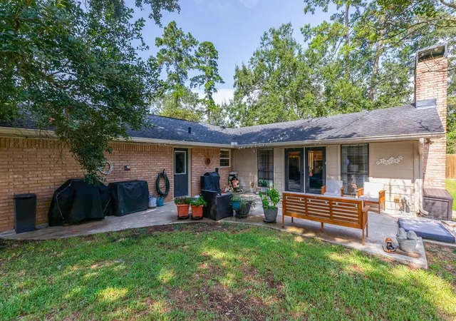 35th image of 760 Pinecrest St, Vidor, TX 77662 | MLS# 86653973