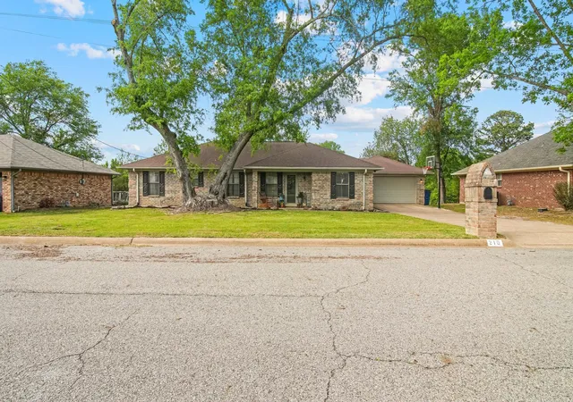 Homes for sale in Mineola, TX | 210 Pat Dr, Mineola, TX 75773 | MLS# 56665777