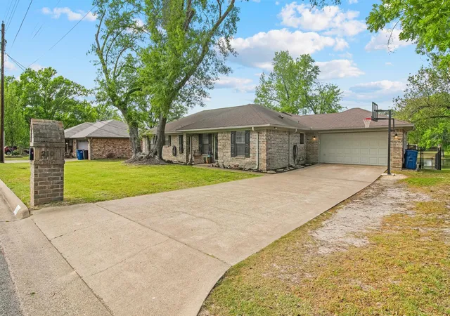 Homes for sale in Mineola, TX | 210 Pat Dr, Mineola, TX 75773 | MLS# 56665777