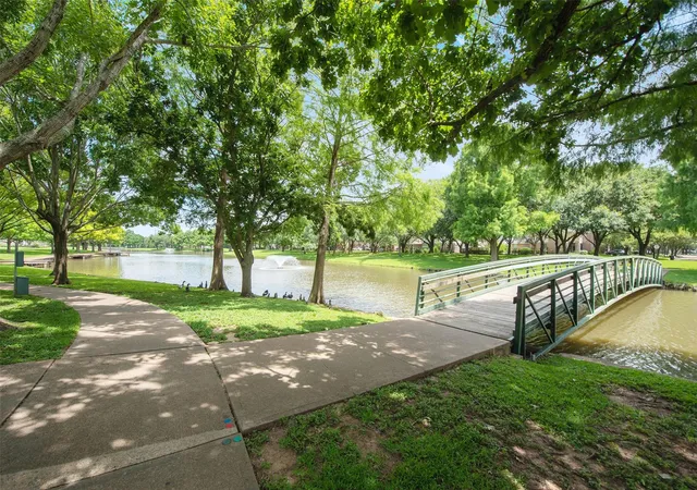 31st image of 1303 Red Oak Ct, Sugar Land, TX 77479 | MLS# 81990433
