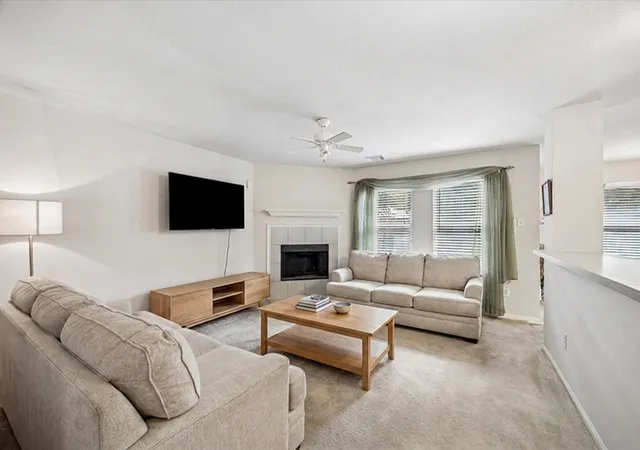 Photo 2 of Townhouse for sale at 5123 Redemption Cir, Houston, TX 77018 | MLS# 6432784 | Listing updated on 2026-08-23