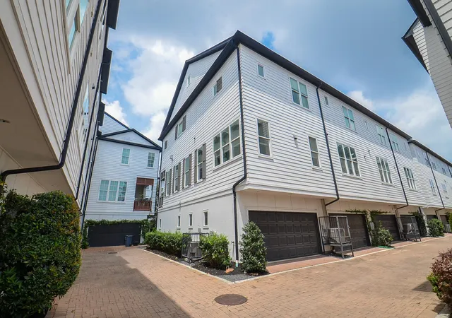 Photo 3 of Townhouse for sale at 2936 Rusk St, Houston, TX 77003 | MLS# 79007754 | Listing updated on 2026-08-29