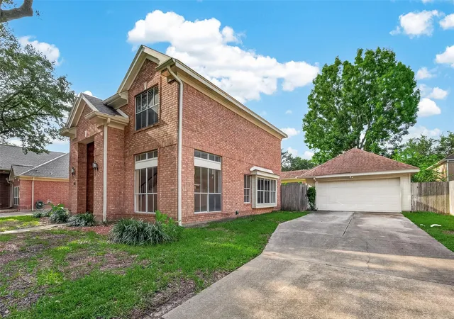Photo 3 of Sale Pending at 14139 Swallowfield Dr, Houston, TX 77077 | MLS# 12427973 | Listing updated on 2026-09-21