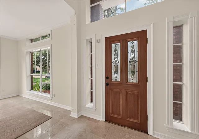 Photo 4 of Sale Pending at 14139 Swallowfield Dr, Houston, TX 77077 | MLS# 12427973 | Listing updated on 2026-09-21
