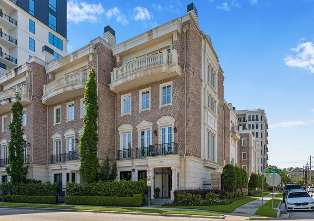 Photo 2 of Sale Pending at 1903 Revere St, Houston, TX 77019 | MLS# 26493739 | Listing updated on 2026-09-13
