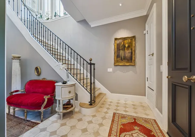 Photo 3 of Sale Pending at 1903 Revere St, Houston, TX 77019 | MLS# 26493739 | Listing updated on 2026-09-13