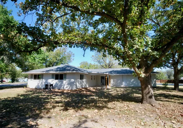 Homes for sale in Flatonia, TX | 316 N Penn, Flatonia, TX 78941 | MLS# 83381240