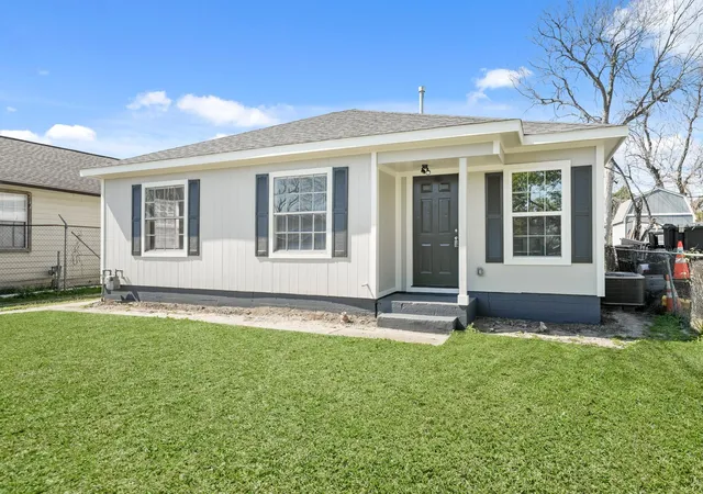 1st image of 618 Hoffman St, Houston, TX 77020 | MLS# 85619314