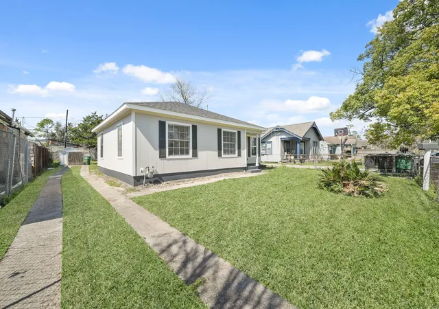 2nd image of 618 Hoffman St, Houston, TX 77020 | MLS# 85619314