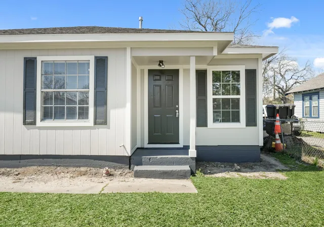 3rd image of 618 Hoffman St, Houston, TX 77020 | MLS# 85619314