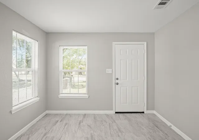 5th image of 618 Hoffman St, Houston, TX 77020 | MLS# 85619314